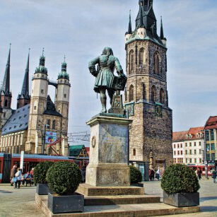 Händeldenkmal und Marktplatz in Halle